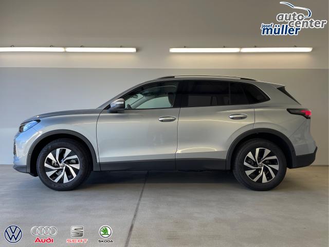 Volkswagen / Tiguan / Silber / / / 150PS DSG IQ.Light