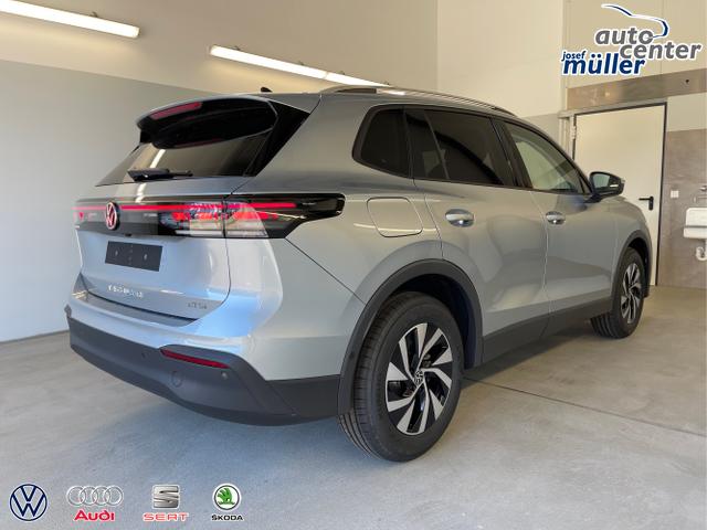 Volkswagen / Tiguan / Silber / / / 150PS DSG IQ.Light