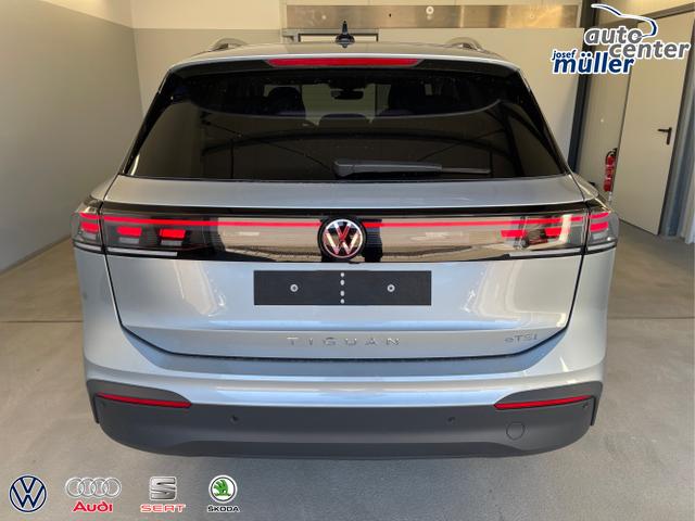 Volkswagen / Tiguan / Silber / / / 150PS DSG IQ.Light