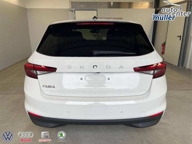 Skoda / Fabia / Weiß / / / 115PS DSG AHK+Kamera