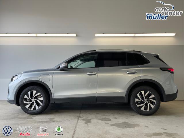 Volkswagen / Tiguan / Silber / / / eHybrid DSG 360°+Navi+Kessy+AHK