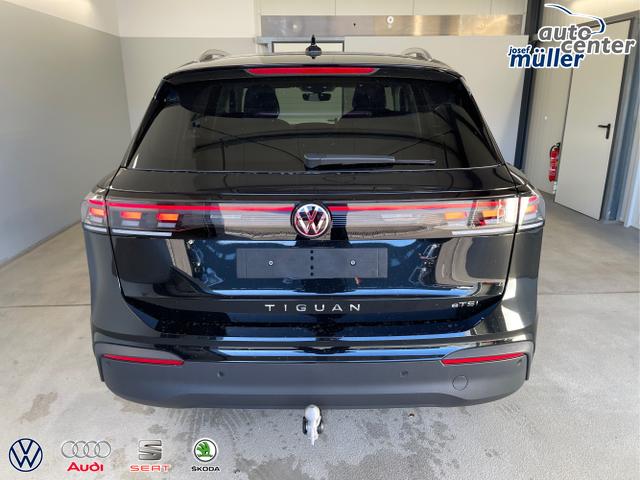 Volkswagen / Tiguan / Schwarz / / / 150PS eTSI DSG AHK+360°+IQ.Light+IQ.Drive+Navi