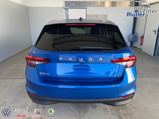 Skoda / Fabia / Blau / / / 115PS DSG Alu+AHK+Kessy+Kamera+GV5+Sitzheiz