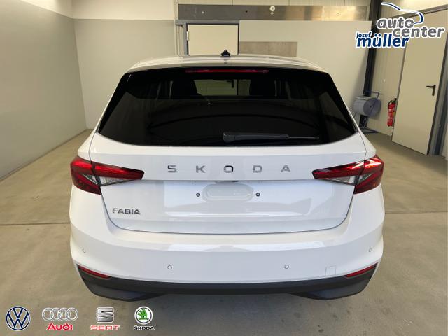 Skoda / Fabia / Wei&szlig; / / / 115PS AHK+Kessy+Kamera