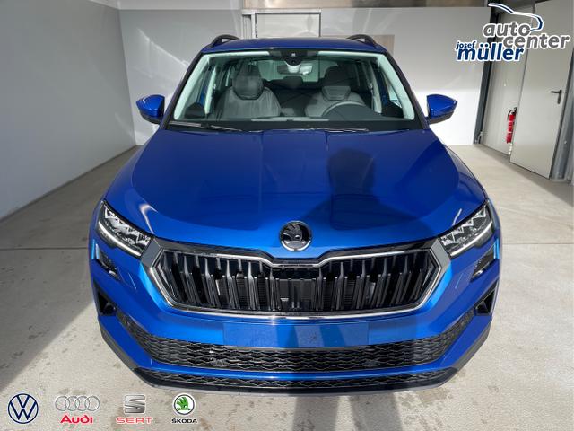 Skoda / Karoq / Blau / / / 150PS DSG AHK+Kamera+ACC+Kessy+Kamera+ParkPilot vo+hi+App