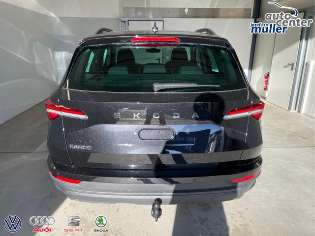 Skoda / Karoq / Schwarz / / / 150PS DSG AHK+Kamera+ACC+Kessy+Kamera+ParkPilot vo+hi+App