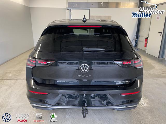 Volkswagen / Golf / Schwarz / / / 1.5 eHybrid 150kW/204PS DSG IQ.Light+Navi+Travel Assist+HUD+Winterpaket
