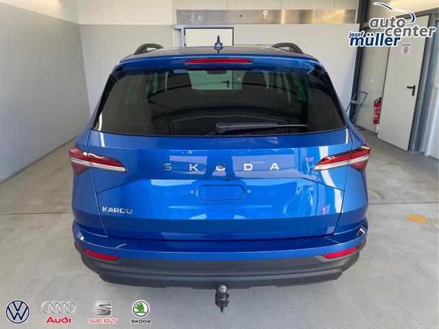 Skoda / Karoq / Blau / / / 150PS DSG AHK+Kamera+ACC+Kessy+Kamera+ParkPilot vo+hi+App