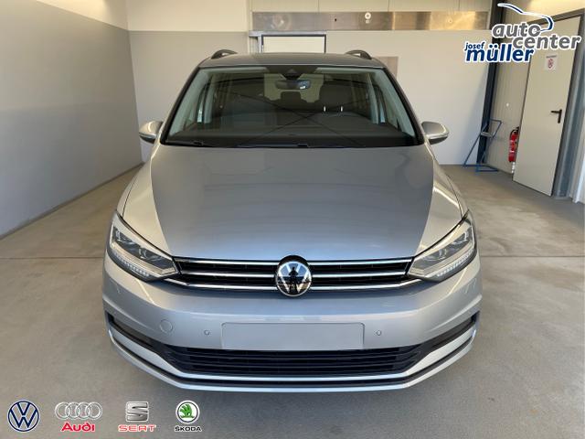 Volkswagen / Touran / Silber / / / 150PS 7Si+IQ.Light+TrailerAss+Cam+Navi+Kamera+Alarm+Kessy+App-Connect