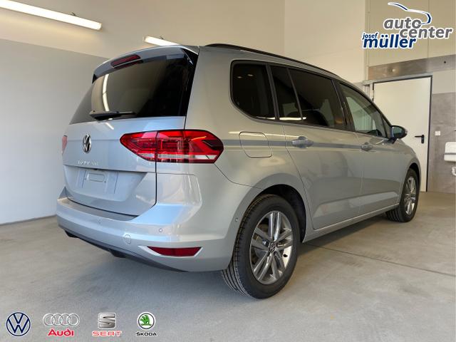 Volkswagen / Touran / Silber / / / 150PS 7Si+IQ.Light+TrailerAss+Cam+Navi+Kamera+Alarm+Kessy+App-Connect