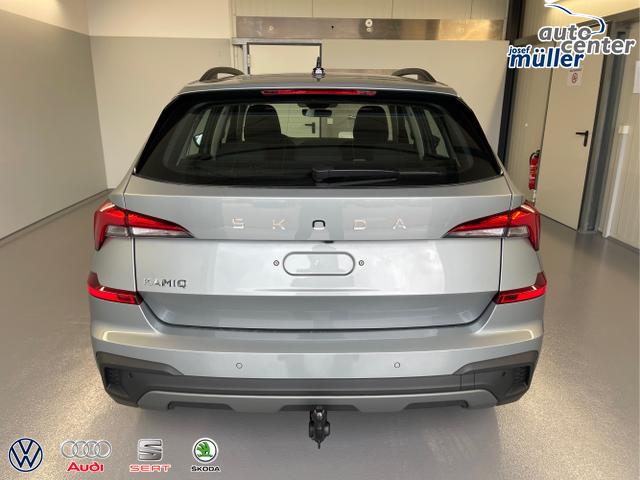 Skoda / KAMIQ / Silber / / / 115PS AHK+Kessy+PDC vo+hi+Alarm+Kamera+Climatronic+App Connect