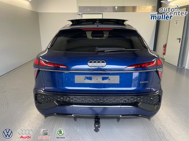 Audi / Q3 Sportback / Blau / / / TFSI 265 PS quattro S line Pano+TechPro+Matrix+AHK+HUD+Alu20+KlimaPlus+DCC+SONOS