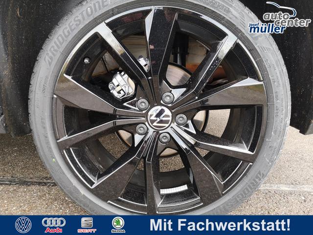 Volkswagen T-Roc - R-Line 1.5TSI DSG AHK Pano ACC 19 Zoll schwarz