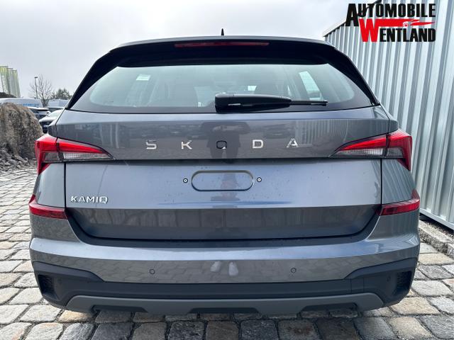 Skoda / Kamiq / Grau / / / , Bild dient zur Illustration und zeigt aufpreispflichtige Sonderausstattung. "Die Herstellergarantie beginnt bei EU-Fahrzeugen bereits bei Auslieferung vom ausl&auml;ndischen Lieferanten und kann um mehr als 14 Tage verk&uuml;rzt sein.
