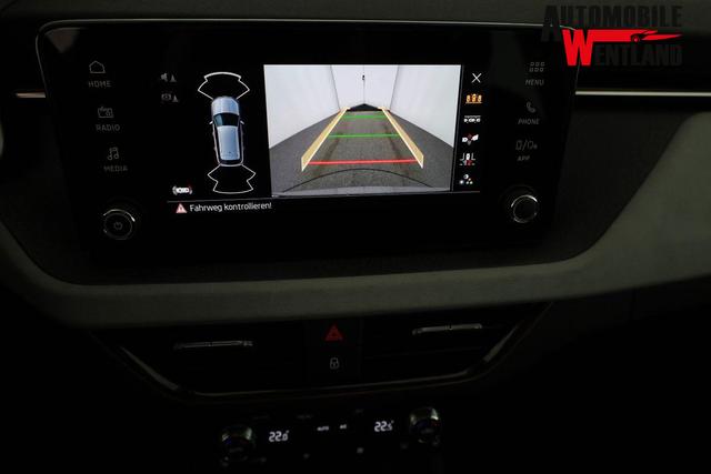 Skoda Kamiq Selection 1.0 TSI DSG 130 Jahre, AHK, LED, Side, ACC, Kamera, el. Klappe, Winter, 17-Zoll 