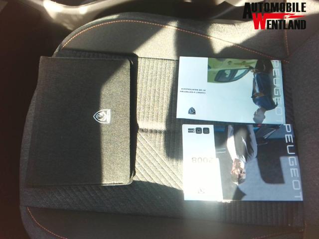 Peugeot 2008 Style 1.2L 3-cylinder (1199cc) gasoline 100 hp S&S, 6-speed manual 