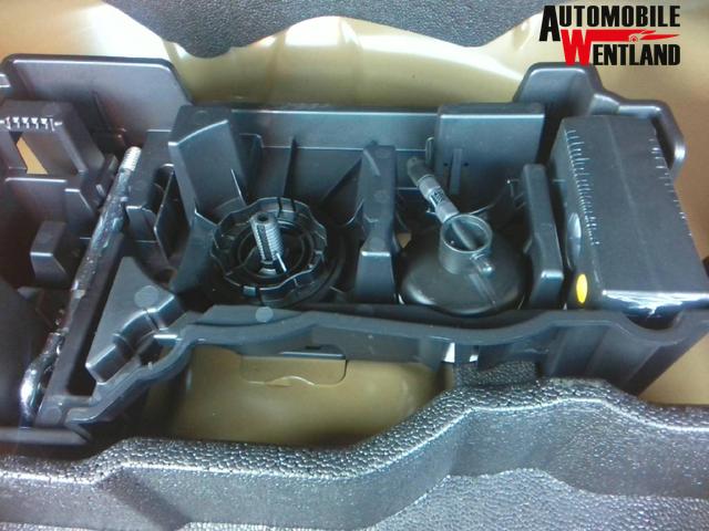 Peugeot 2008 Style 1.2L 3-cylinder (1199cc) gasoline 100 hp S&S, 6-speed manual 