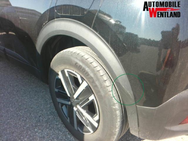 Peugeot 2008 Style 1.2L 3-cylinder (1199cc) gasoline 100 hp S&S, 6-speed manual 