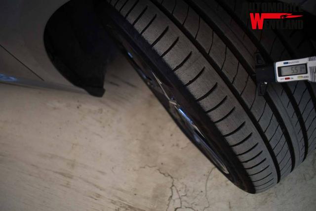 BMW 1er M 1 Serie Sport Design 2.0L Turbo Diesel (120d) 163 hp, 7-speed DKG dual-clutch 