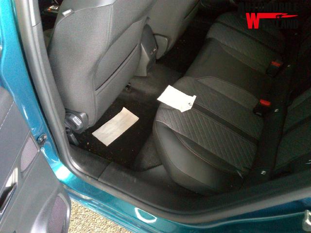 Peugeot 2008 Allure Hybrid 145 e-DCS6 (1.2L 1199cc) 