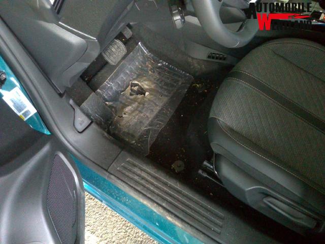 Peugeot 2008 Allure Hybrid 145 e-DCS6 (1.2L 1199cc) 