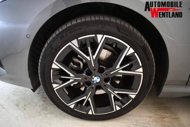 BMW 1er M 1 Serie Sport Design 120d 163 hp (120 kW) Diesel mild-hybrid, 7-speed DKG dual-clutch automatic, 2.0L (1995 cc) I4 TwinPower Turbo 