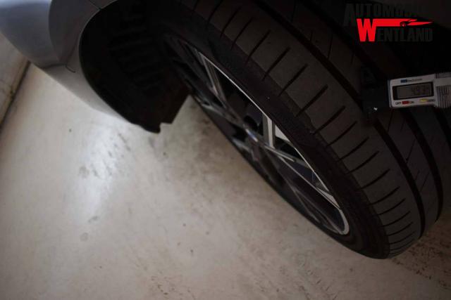 BMW 1er M 1 Serie Sport Design 120d 163 hp (120 kW) Diesel mild-hybrid, 7-speed DKG dual-clutch automatic, 2.0L (1995 cc) I4 TwinPower Turbo 