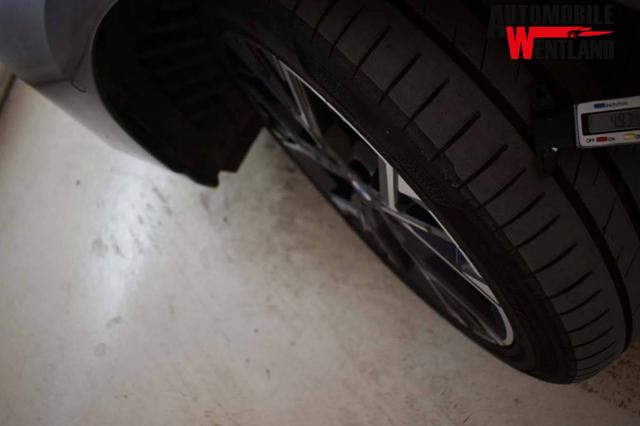 BMW 1er M 1 Serie Sport Design 120d 163 hp (120 kW) Diesel mild-hybrid, 7-speed DKG dual-clutch automatic, 2.0L (1995 cc) I4 TwinPower Turbo 