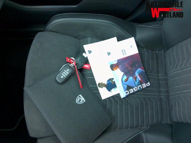 Peugeot 3008 GT Hybrid 145 (e-DCS6) 1.2L 3-cylinder 