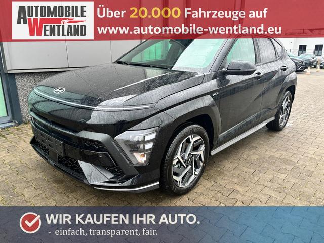 Hyundai KONA - N Line 1.6 T-GDI 150PS, Schwarz-Metallic, 18" ALU, Privacy-Glas, Winter-Paket, 2-Zonen-Klimaautomatik, Dachreling, Lederlenkrad, Tempomat, NAVIGATION 12,3", Parksensoren vorrn/hinten, R&uuml;ckfahrkamera, Alarm, LED-Scheinwerfer, Smart Key, Armlehne vorn