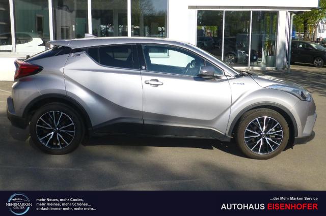 Toyota C-HR Hybrid Team D 