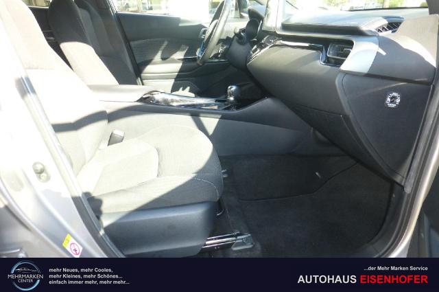 Toyota C-HR Hybrid Team D 