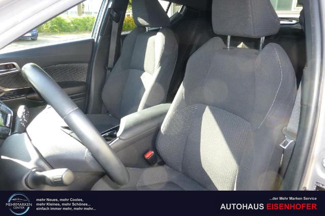 Toyota C-HR Hybrid Team D 