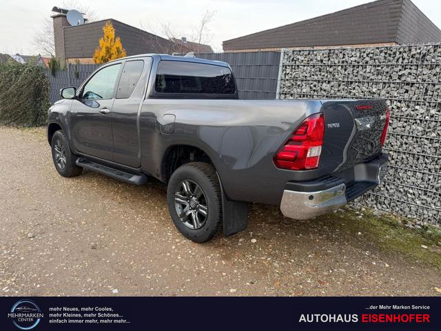 Toyota Hilux Extra Cab 2.8 D-4D AT 4WD Professional Ash grey 