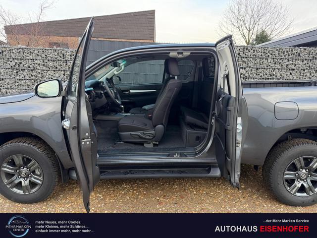 Toyota Hilux Extra Cab 2.8 D-4D AT 4WD Professional Ash grey 