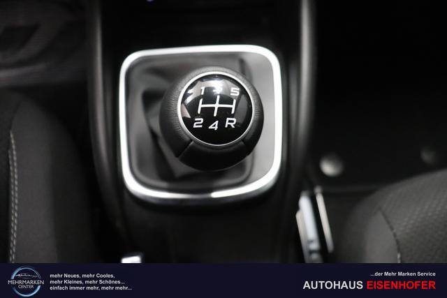 Tipo 5-Türer MY22 TIPO 5-Türer City Life 1.0 74kW (100PS)249 - Gelato Weiß 645 - Stoff Schwarz "316 Rückfahrkamera mit dynamischen Führungslinien 3A4 Sicherheits-Plus-Paket 3A5 Convenience Plus-Paket 3B4 Style-Paket 452 Sitzheizung vorn ja laut RE 21.10 fb 7QC Uconnect™ NAV Navigationssystem und digitalem Audioempfang DAB+"