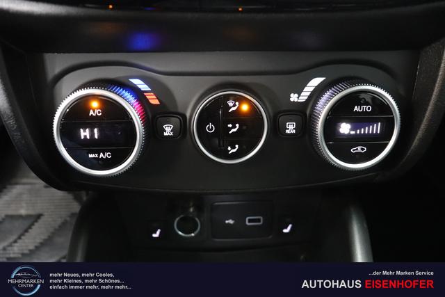 Tipo 5-Türer MY22 TIPO 5-Türer City Life 1.0 74kW (100PS)249 - Gelato Weiß 645 - Stoff Schwarz "316 Rückfahrkamera mit dynamischen Führungslinien 3A4 Sicherheits-Plus-Paket 3A5 Convenience Plus-Paket 3B4 Style-Paket 452 Sitzheizung vorn ja laut RE 21.10 fb 7QC Uconnect™ NAV Navigationssystem und digitalem Audioempfang DAB+"
