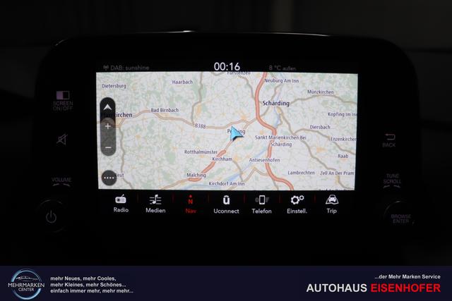 Tipo 5-Türer MY22 TIPO 5-Türer City Life 1.0 74kW (100PS)249 - Gelato Weiß 645 - Stoff Schwarz "316 Rückfahrkamera mit dynamischen Führungslinien 3A4 Sicherheits-Plus-Paket 3A5 Convenience Plus-Paket 3B4 Style-Paket 452 Sitzheizung vorn ja laut RE 21.10 fb 7QC Uconnect™ NAV Navigationssystem und digitalem Audioempfang DAB+"