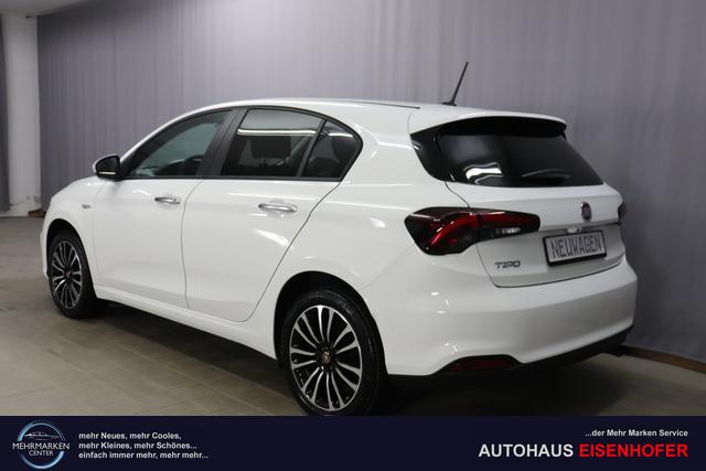 Tipo 5-Türer MY22 TIPO 5-Türer City Life 1.0 74kW (100PS)249 - Gelato Weiß 645 - Stoff Schwarz "316 Rückfahrkamera mit dynamischen Führungslinien 3A4 Sicherheits-Plus-Paket 3A5 Convenience Plus-Paket 3B4 Style-Paket 452 Sitzheizung vorn ja laut RE 21.10 fb 7QC Uconnect™ NAV Navigationssystem und digitalem Audioempfang DAB+"