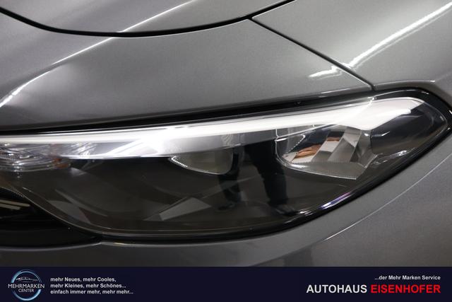 Tipo 5-Türer MY22 TIPO 5-Türer City Life 1.0 74kW (100PS)695 - Colosseo Grau 645 - Stoff Schwarz "316 Rückfahrkamera mit dynamischen Führungslinien 3A4 Sicherheits-Plus-Paket 3A5 Convenience Plus-Paket 3B4 Style-Paket 452 Sitzheizung vorn 5DR Colosseo Grau ja laut RE 21.10 fb 7QC Uconnect™ NAV Navigationssystem und digitalem Audioempfang DAB+"