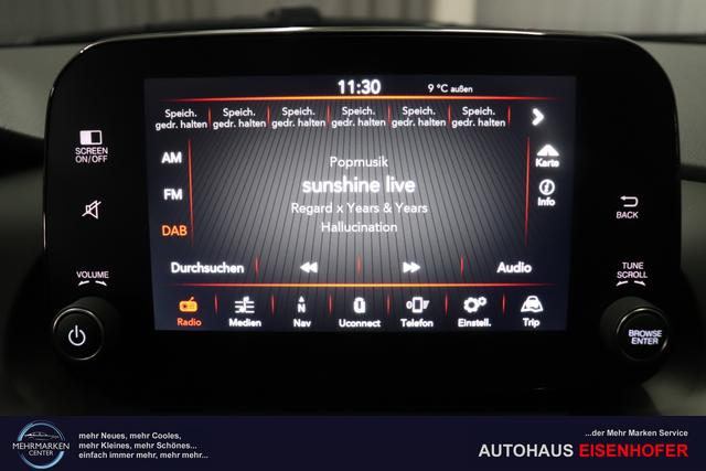 Tipo 5-Türer MY22 TIPO 5-Türer City Life 1.0 74kW (100PS)695 - Colosseo Grau 645 - Stoff Schwarz "316 Rückfahrkamera mit dynamischen Führungslinien 3A4 Sicherheits-Plus-Paket 3A5 Convenience Plus-Paket 3B4 Style-Paket 452 Sitzheizung vorn 5DR Colosseo Grau ja laut RE 21.10 fb 7QC Uconnect™ NAV Navigationssystem und digitalem Audioempfang DAB+"