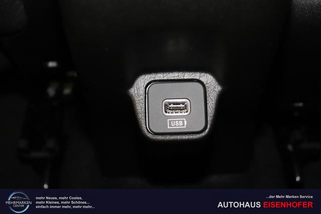 Tipo 5-Türer MY22 TIPO 5-Türer City Life 1.0 74kW (100PS)695 - Colosseo Grau 645 - Stoff Schwarz "316 Rückfahrkamera mit dynamischen Führungslinien 3A4 Sicherheits-Plus-Paket 3A5 Convenience Plus-Paket 3B4 Style-Paket 452 Sitzheizung vorn 5DR Colosseo Grau ja laut RE 21.10 fb 7QC Uconnect™ NAV Navigationssystem und digitalem Audioempfang DAB+"