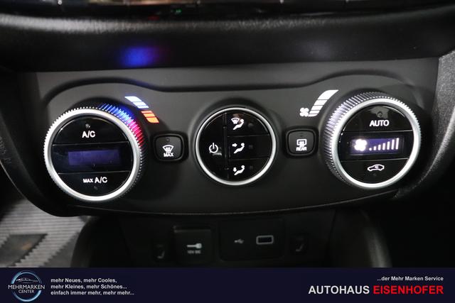 Tipo 5-Türer MY22 TIPO 5-Türer City Life Hybrid 1.5 GSE 96kW (130PS) DCT718 - Cinema Schwarz 645 - Stoff Schwarz "316 Rückfahrkamera mit dynamischen Führungslinien 3A4 Sicherheits-Plus-Paket 3A5 Convenience Plus-Paket 3B4 Style-Paket 452 Sitzheizung vorn 5CD Cinema Schwarz 7QC Uconnect™ NAV Navigationssystem und digitalem Audioempfang DAB+"