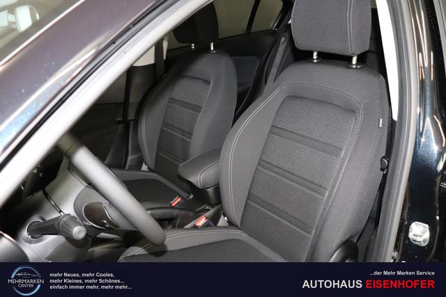 Tipo 5-Türer MY22 TIPO 5-Türer City Life Hybrid 1.5 GSE 96kW (130PS) DCT718 - Cinema Schwarz 645 - Stoff Schwarz "316 Rückfahrkamera mit dynamischen Führungslinien 3A4 Sicherheits-Plus-Paket 3A5 Convenience Plus-Paket 3B4 Style-Paket 452 Sitzheizung vorn 5CD Cinema Schwarz 7QC Uconnect™ NAV Navigationssystem und digitalem Audioempfang DAB+"
