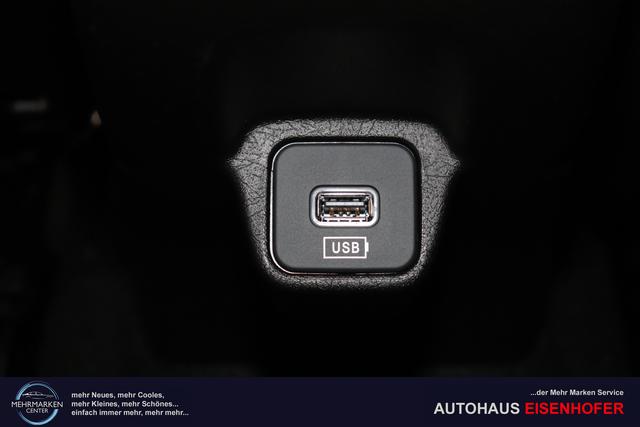 Tipo 5-Türer MY22 TIPO 5-Türer City Life Hybrid 1.5 GSE 96kW (130PS) DCT718 - Cinema Schwarz 645 - Stoff Schwarz "316 Rückfahrkamera mit dynamischen Führungslinien 3A4 Sicherheits-Plus-Paket 3A5 Convenience Plus-Paket 3B4 Style-Paket 452 Sitzheizung vorn 5CD Cinema Schwarz 7QC Uconnect™ NAV Navigationssystem und digitalem Audioempfang DAB+"