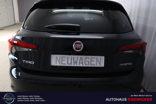 Tipo 5-Türer MY22 TIPO 5-Türer City Life Hybrid 1.5 GSE 96kW (130PS) DCT718 - Cinema Schwarz 645 - Stoff Schwarz "316 Rückfahrkamera mit dynamischen Führungslinien 3A4 Sicherheits-Plus-Paket 3A5 Convenience Plus-Paket 3B4 Style-Paket 452 Sitzheizung vorn 5CD Cinema Schwarz 7QC Uconnect™ NAV Navigationssystem und digitalem Audioempfang DAB+"