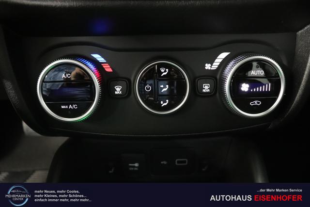 Tipo 5-Türer MY22 TIPO 5-Türer City Life Hybrid 1.5 GSE 96kW (130PS) DCT718 - Cinema Schwarz 645 - Stoff Schwarz "316 Rückfahrkamera mit dynamischen Führungslinien 452 Sitzheizung vorn 5CD Cinema Schwarz 7QC Uconnect™ NAV Navigationssystem und digitalem Audioempfang DAB+"