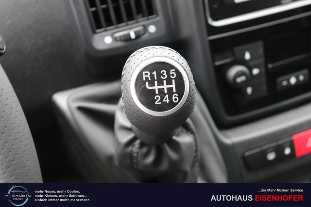 Fiat Ducato Easy Pro L4H2 verblecht 140 HDI MT Euro 6d-ISC-FCM Ducato Wei&szlig; (549) Darko Red Black (196) "144 Allwetterreifen 619 Heckfl&uuml;gelt&uuml;ren mit 260&deg; &Ouml;ffnung 6HQ Aufkleber Notrufnummern 853 Bedienungsanleitung Deutsch AGY Paket ""Techno Plus Visibility"" LHA LED-Beleuchtung im Laderaum"