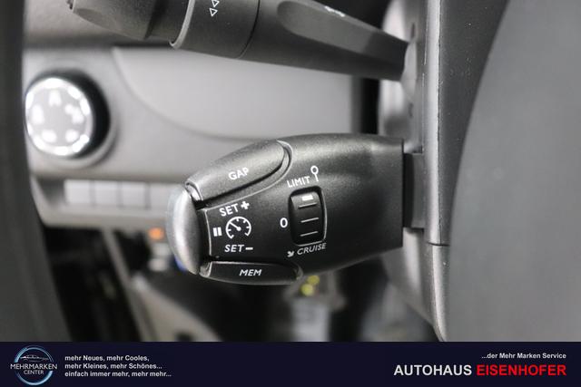 Scudo Scudo Kastenwagen L3 2.0 145 MT6 Kastenwagen632 - Schwarz 969 - Standard Sitze "2QC Multifunktionale Beifahrersitzbank ""Eat and Work"" 3OM verstärktes LED Licht im Laderaum 7ET Komforttrennwand Verglast Mit Kleiderhaken A04 Paket ""Assist"" A06 Paket ""Worksite"" CKD Holzboden Laderaum 9mm Mit Antirutschbeschichtung, Inkl. Sei 632 Schwarz"
