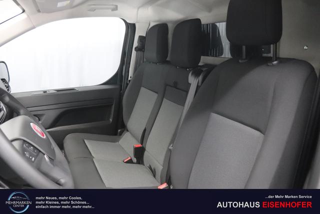 Scudo Scudo Kastenwagen L3 2.0 145 MT6 Kastenwagen632 - Schwarz 969 - Standard Sitze "2QC Multifunktionale Beifahrersitzbank ""Eat and Work"" 3OM verstärktes LED Licht im Laderaum 7ET Komforttrennwand Verglast Mit Kleiderhaken A04 Paket ""Assist"" A06 Paket ""Worksite"" CKD Holzboden Laderaum 9mm Mit Antirutschbeschichtung, Inkl. Sei 632 Schwarz"